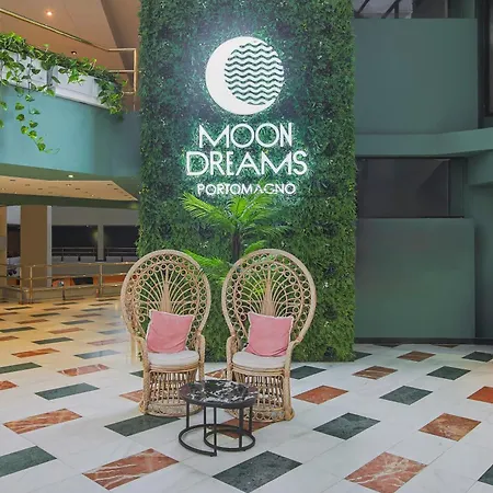 Moon Dreams Portomagno אגוואדולסה